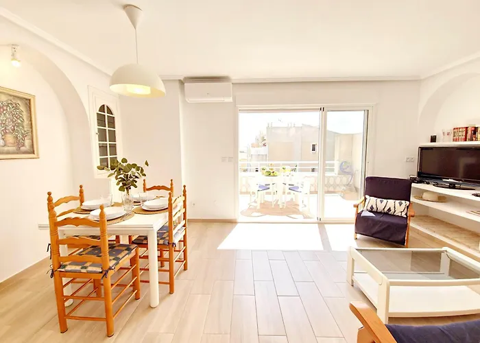 Penthouse With A Large Terrace Next To The Beaches Appartement *