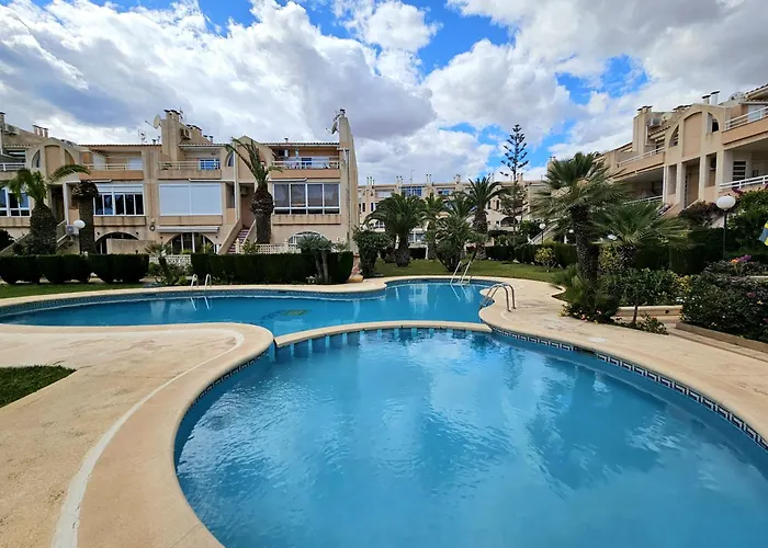 Penthouse With A Large Terrace Next To The Beaches Appartement *