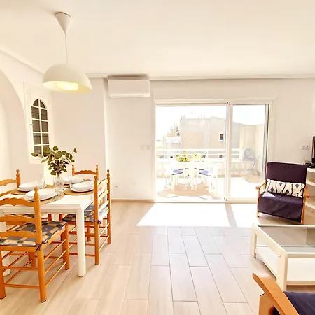 Penthouse With A Large Terrace Next To The Beaches Lägenhet *