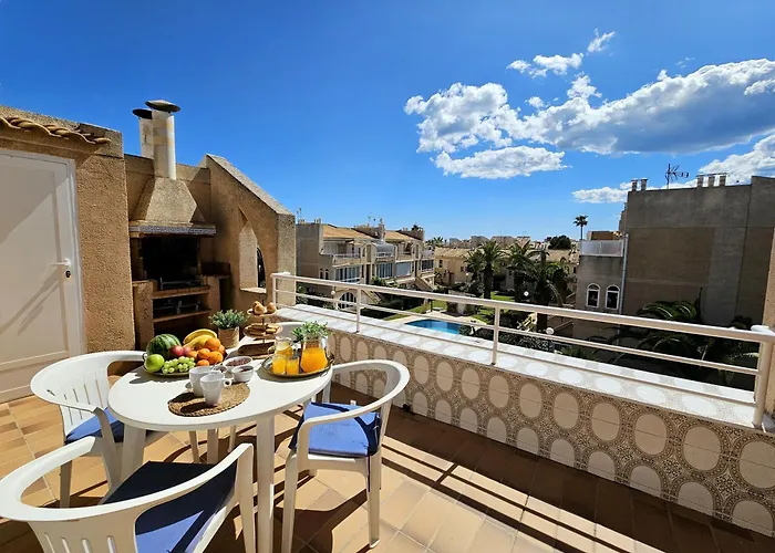 Lägenhet Penthouse With A Large Terrace Next To The Beaches